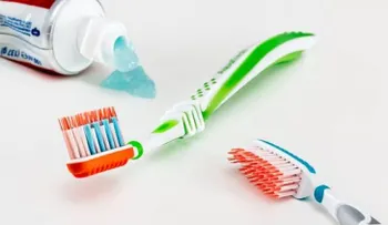 El cepillo dental debe ser único; enfermedades bucales más comunes