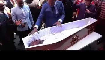 Un pastor alegadamente resucita a un hombre y lo demandan 