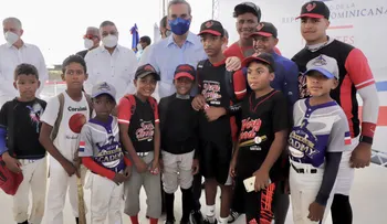 Presidente Luis Abinader inicia remozamiento del complejo deportivo La Barranquita en Santiago