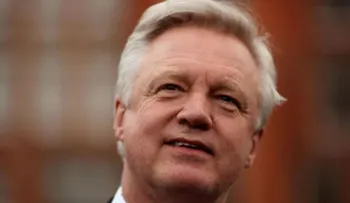 Ministro británico dice que activarán este mes el artículo 50 para salida UE