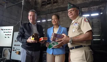 Gobierno da golpe histórico al comercio ilícito con incineración de 19.7 millones de productos