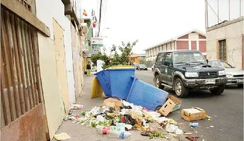 No tire basura a la calle, porque puede ir a la cárcel