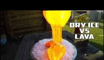 El experimento viral del lava hirviendo sobre hielo seco
