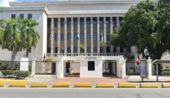Educación suspende docencia este martes en zonas vulnerables de provincias bajo alerta amarilla