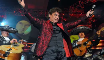 Juan Gabriel: diez años sin el icónico cantautor mexicano que conquistó al mundo con sus canciones