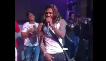  Omega El Fuerte deja boquiabierto con su nuevo look 
