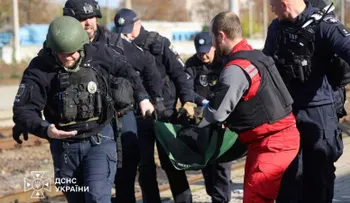 Dron ruso impacta estación de tren de Dnipro y deja 14 muertos y 10 heridos