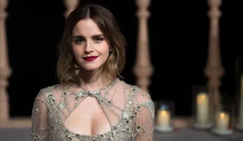 ¡Emma Watson lo hizo de nuevo! Ahora está escondiendo libros en París