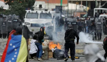 Suben a 6 los muertos tras protestas en frontera de Venezuela con Brasil 