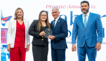 Senado reconoce excelencia de su personal