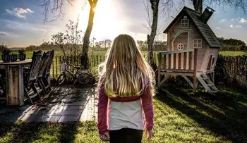 Esta es la niña-biónica que no siente dolor, sueño ni hambre