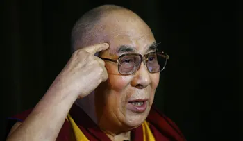 El dalái lama sobre los atentados de París: "No esperen la ayuda de Dios"