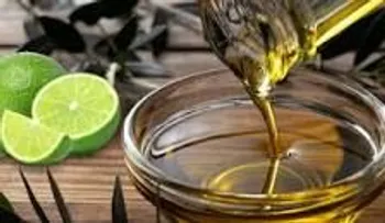 Cómo usar aceite de oliva para rejuvenecer las manos y aclarar la piel
