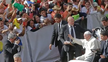 Papa pide a curas en México no resignarse frente a la violencia