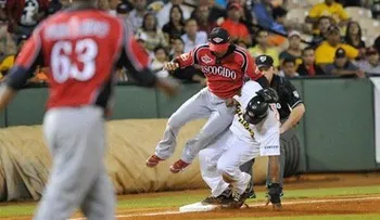 Escogido vuelve al primer lugar al derrotar a las Águilas; Castillo y Pillar con 3 hits cada uno