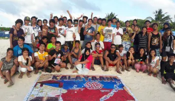 Adolescentes filipinos acampan en isla en disputa en Mar de China Meridional