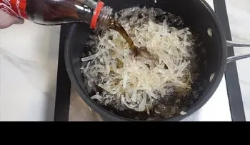 Mejor que ir al super: Coca cola con jabón 