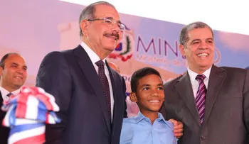 Presidente Medina inaugura en Boca Chica 3 escuelas de Jornada Extendida