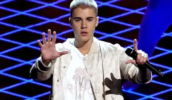 Justin Bieber golpea a un fotógrafo con su camioneta