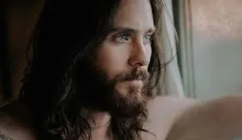 A quién se parece, Jared Leto, el camaleónico hombre que vive en una base militar en Hollywood