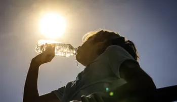 Calor extremo y polvo del Sahara elevan riesgo de deshidratación en RD