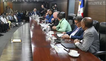 JCE abre sobre B y presenta propuesta para nueva cédula
