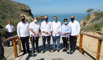 Presidente inaugura sendero ecoamigable en El Morro de Monte Cristi