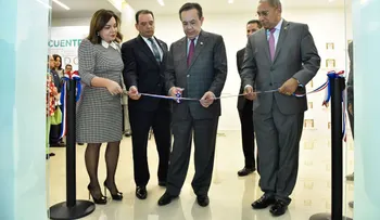 El Banco Central inaugura la exposición "Encuentro entre dos mundos: monedas, billetes y sellos"