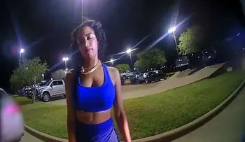 Una mujer alega que fue violada por un policía, pero la cámara muestra algo muy distinto (VIDEO 2)