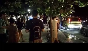 Decenas de fans de Pokemon Go corren para capturar un Pokémon en Central park