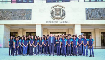 Senado recibe a estudiantes Colegio Evangélico Nueva Luz del Mundo