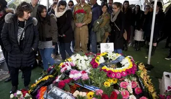 Israel entierra a los soldados muertos en ataque del domingo en Jerusalén