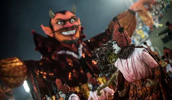 Varios heridos al desplomarse una carroza en el desfile de Carnaval de Río