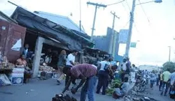 Desalojan buhoneros en avenida Hermanas Mirabal de Villa Mella