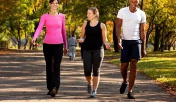 Caminar rápido puede mejorar los síntomas del párkinson