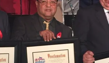 Designan escritor como embajador literario del Desfile Dominicano en NY