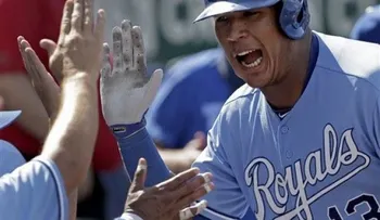 Más para los Reales: Pérez y Escobar ganan Guantes de Oro