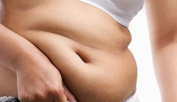 8 razones por las que tu abdomen tiende a acumular grasa