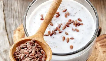 Solo necesitas ingerir harina de linaza con kéfir, para tener unos intestinos sanos y libres de toxinas