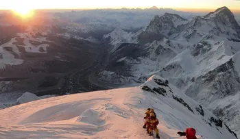Alud en el Everest deja al menos 12 muertos y tres desaparecidos