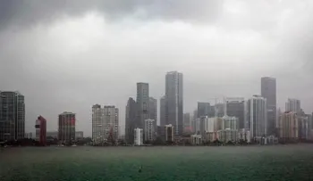 La Costa del Golfo de México se prepara para la llegada de Gordon como huracán