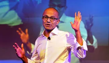 No pidan aumentos, dice jefe de Microsoft a mujeres 
