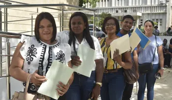 MESCyT garantiza becas a 886 estudiantes de la UASD