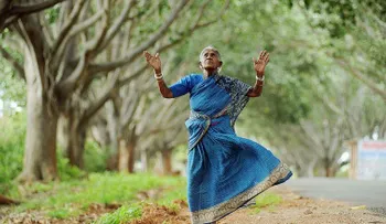 Esta abuela de 105 años es la "mamá" de los árboles de la India