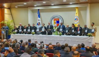 Presidente Abinader encabeza firma de acuerdo con 13 universidades para la Reforma Educativa Policial