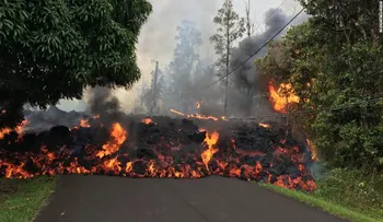 Defensa Civil de Hawai a los turistas: No es momento de visitar un barrio azotado por la lava