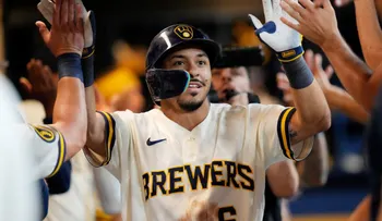 Cerveceros de Milwaukee aplastan 22-0 a Marineros e igualan récord de la franquicia