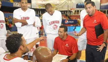 Leones derrotan a los Cocolos y se quedan solos en el segundo