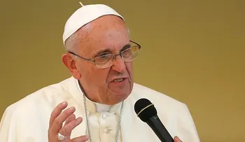 El papa Francisco llama hipócritas religiosos viven como ricos"