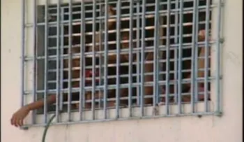 Intervienen cárcel de menores de Santiago y encuentran drogas y armas blancas